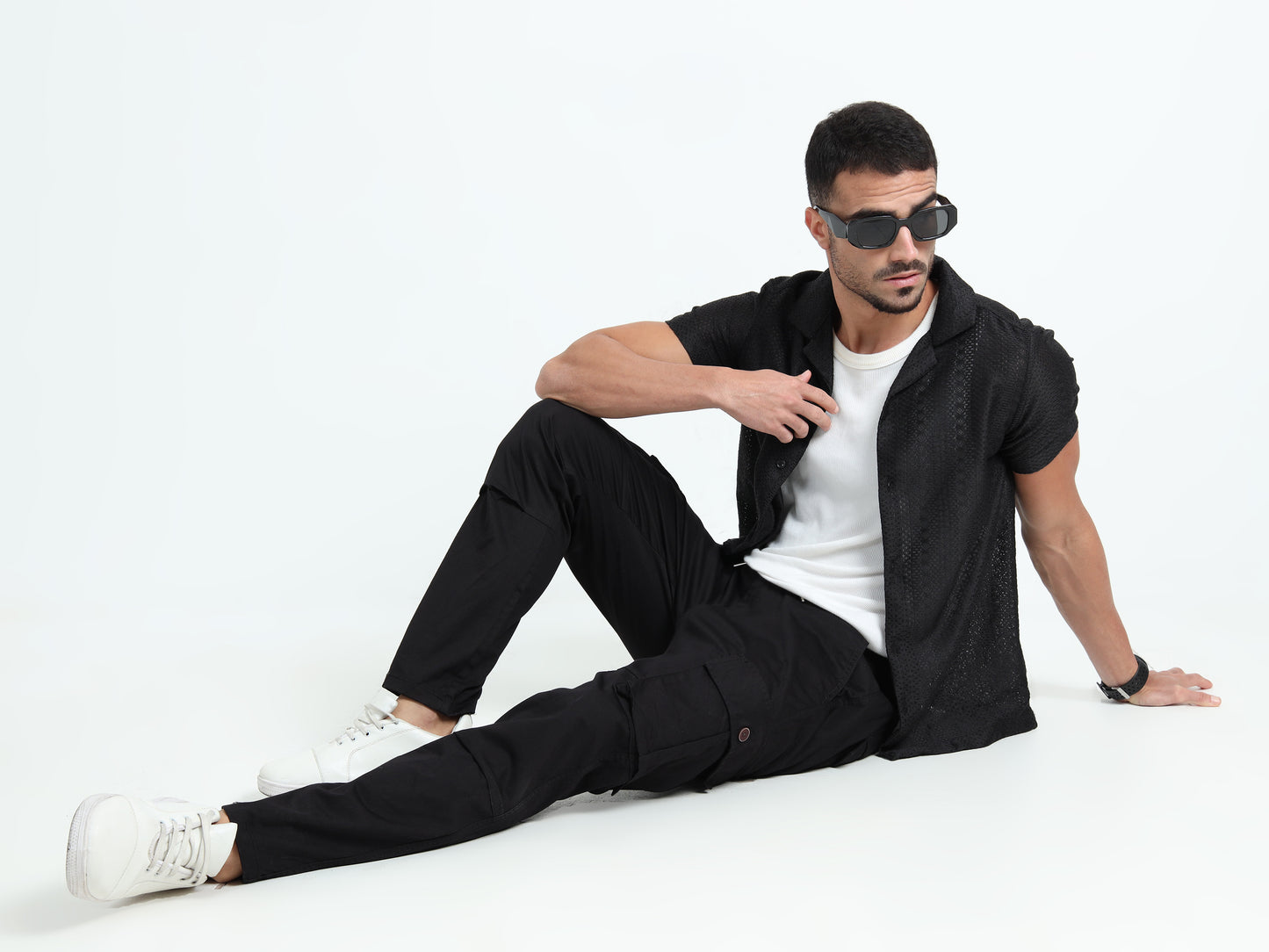 Men Relaxed Fit Cargoes-Black