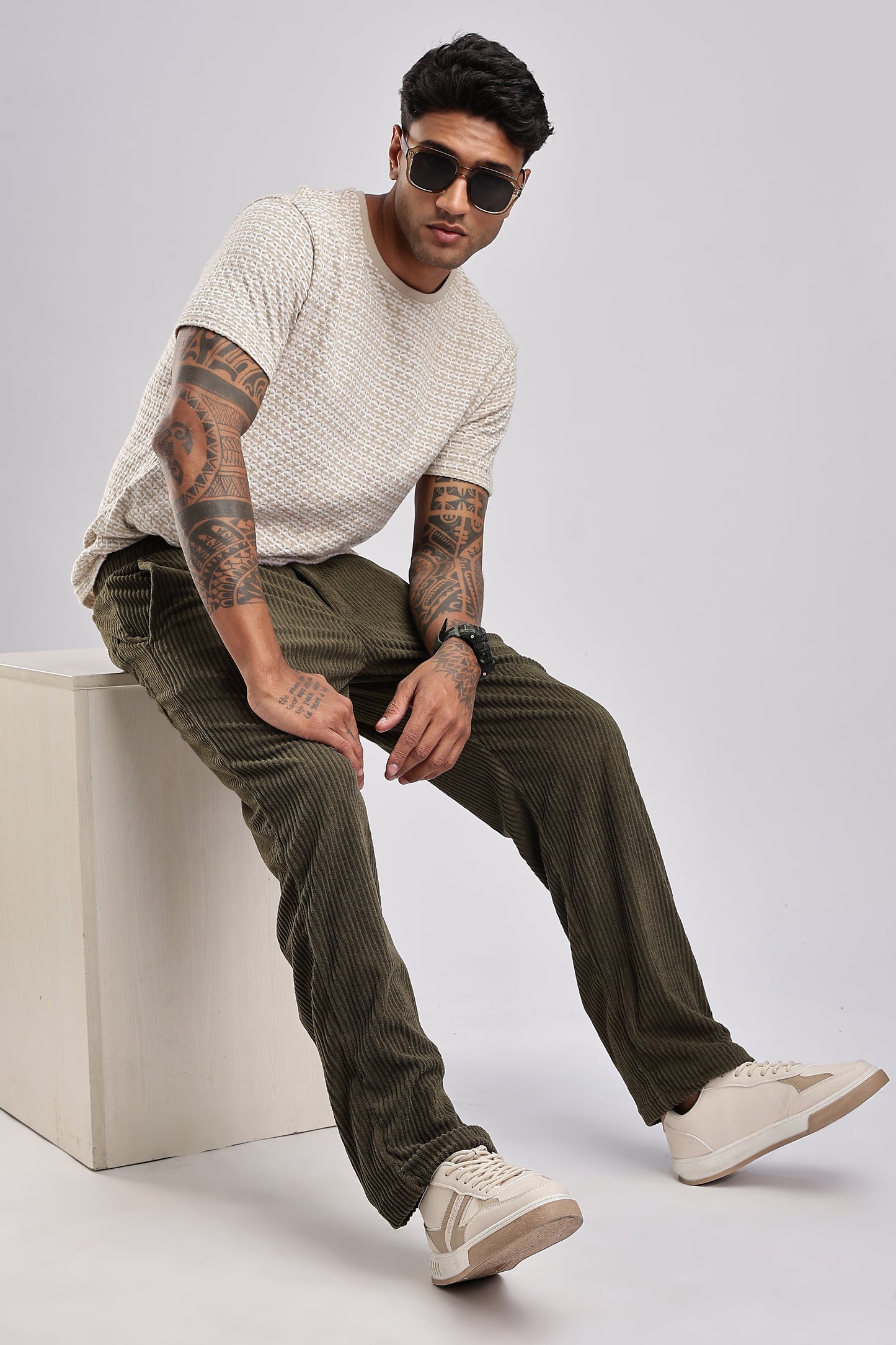 Men Corduroy Relaxed Traveller-Olive