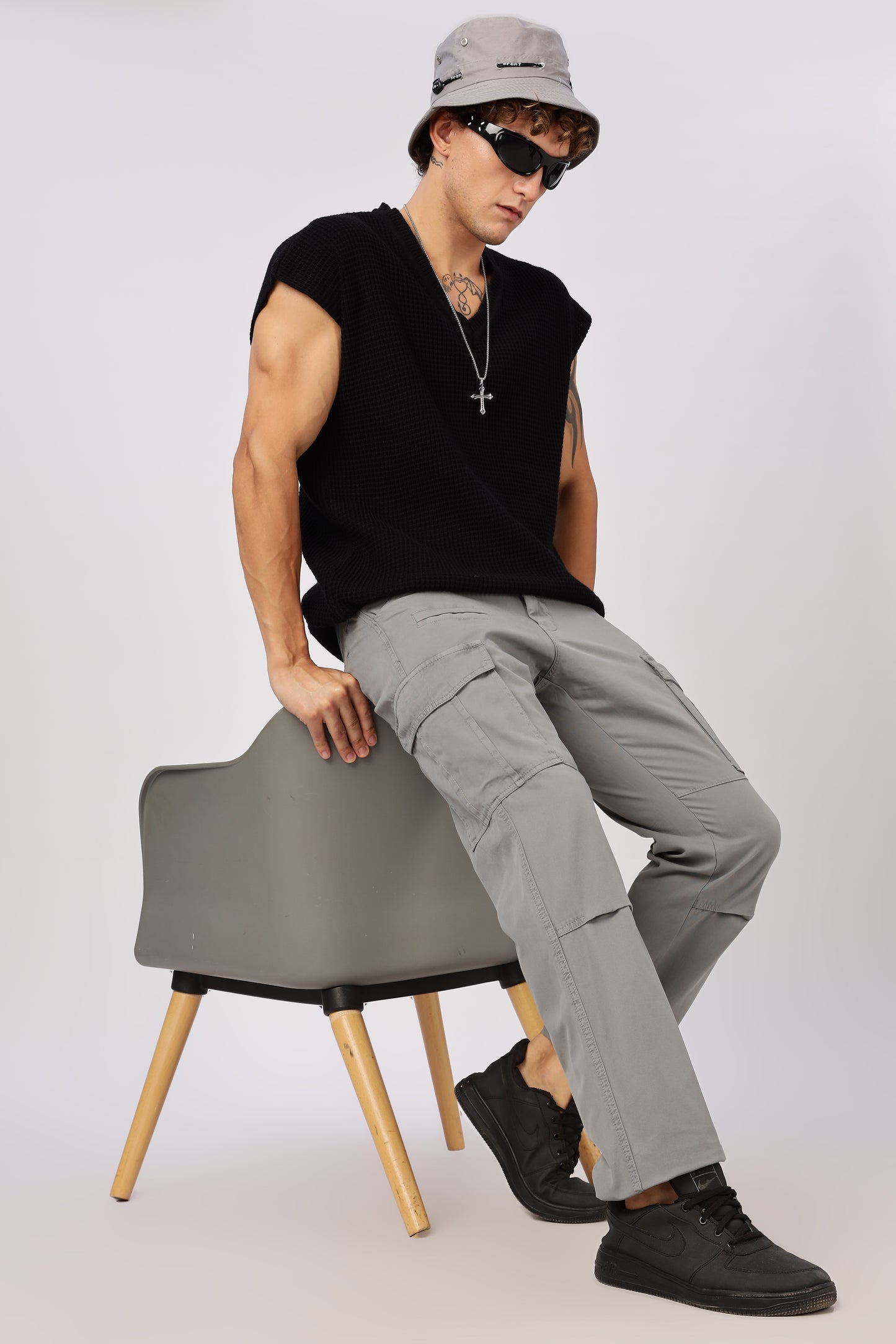 Men Dyed Bulky Cargo-Grey