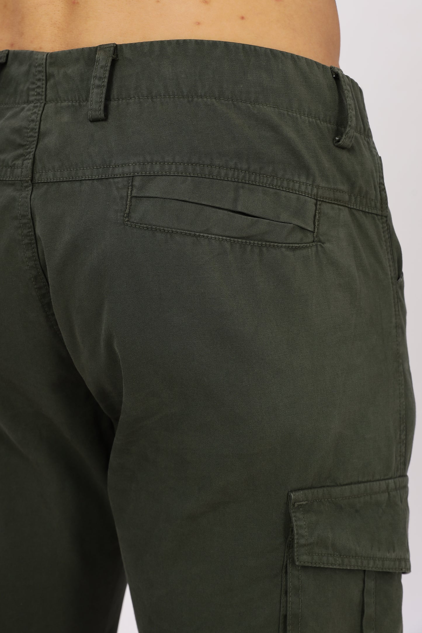 Men Dyed Bulky Cargo-Olive