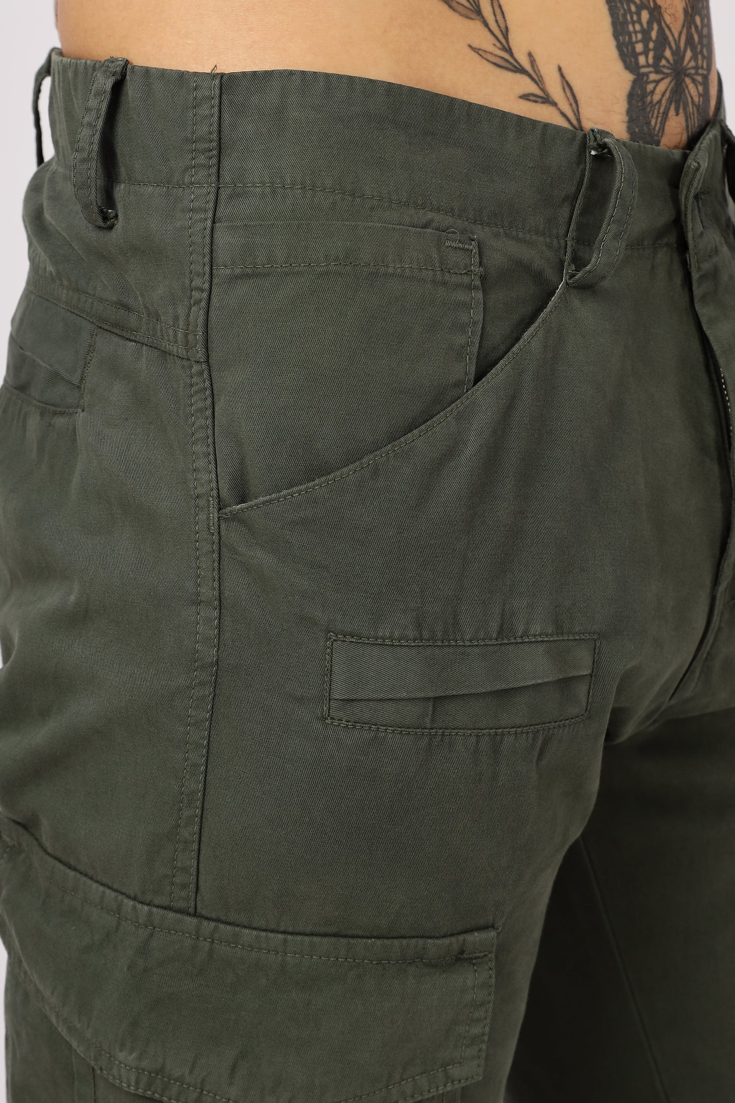 Men Dyed Bulky Cargo-Olive