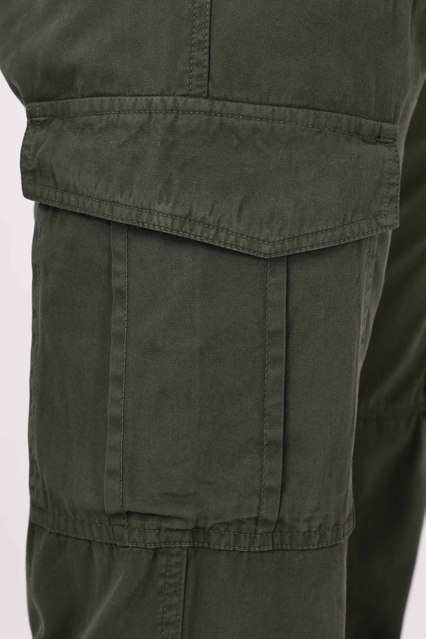 Men Dyed Bulky Cargo-Olive