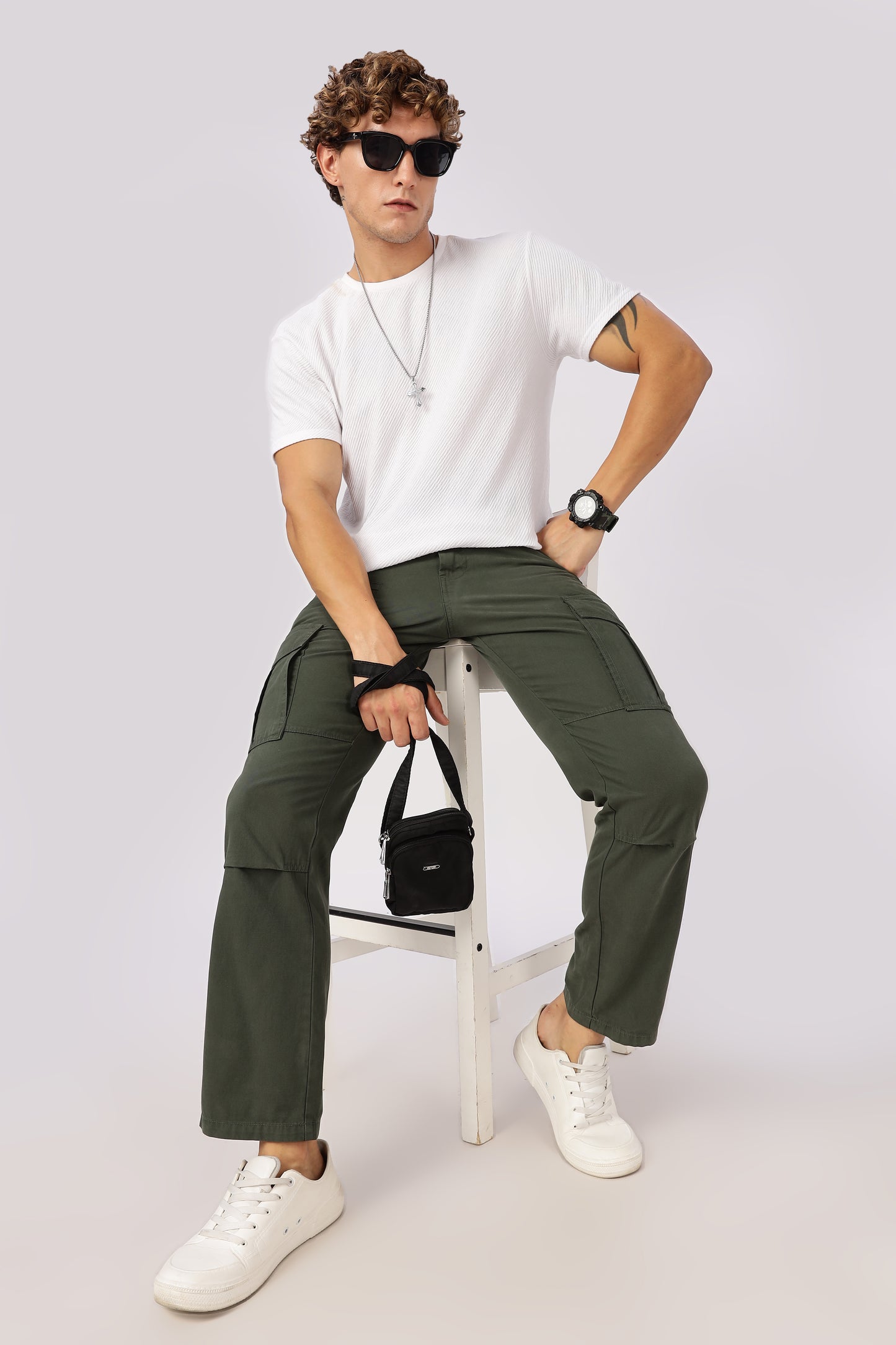 Men Dyed Bulky Cargo-Olive