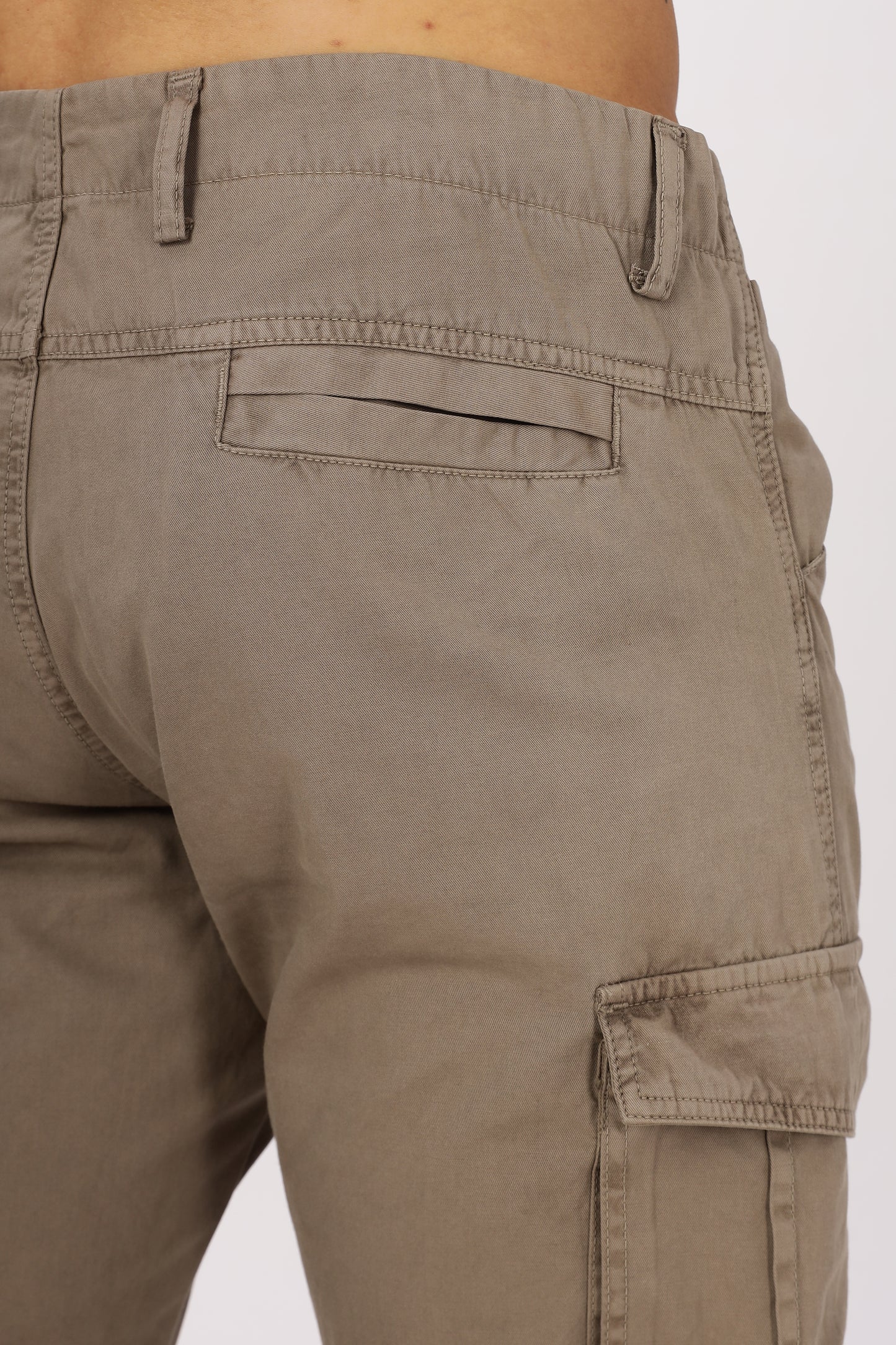 Men Dyed Bulky Cargo-Biscuit