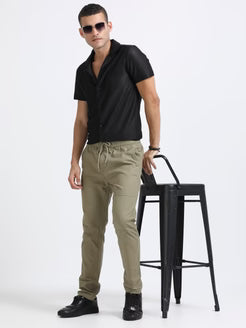 What Pants Go With a Black Shirt for Men? Style Guide What Pants Go With a Black Shirt for Men? Style Guide